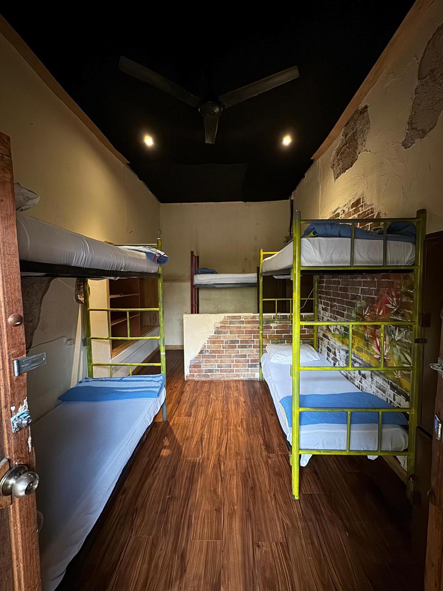 Volko Party Hostel أنتيغوا غواتيمالا الغرفة الصورة
