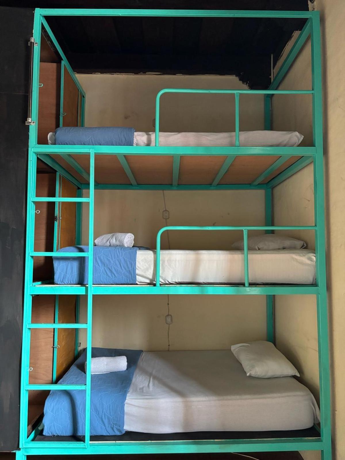 Volko Party Hostel أنتيغوا غواتيمالا الغرفة الصورة